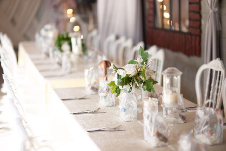 Luxurious wedding table setup featuring elegant floral centerpiece, perfect for celebrations in Istanbul.