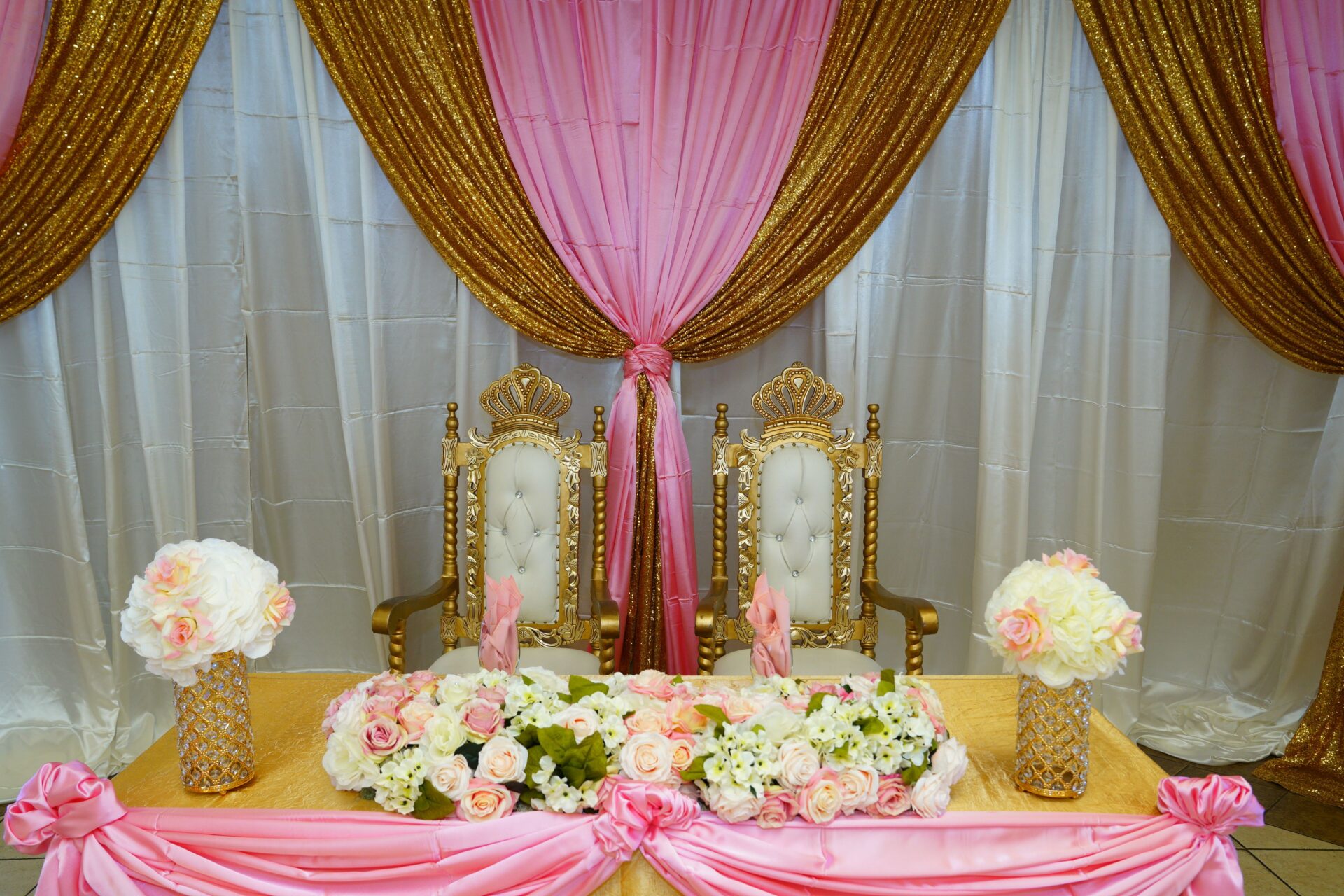 BACKDROPS 4 Elegant posh groom and bride table decorated with flowers for wedding celebration in fine restaurant